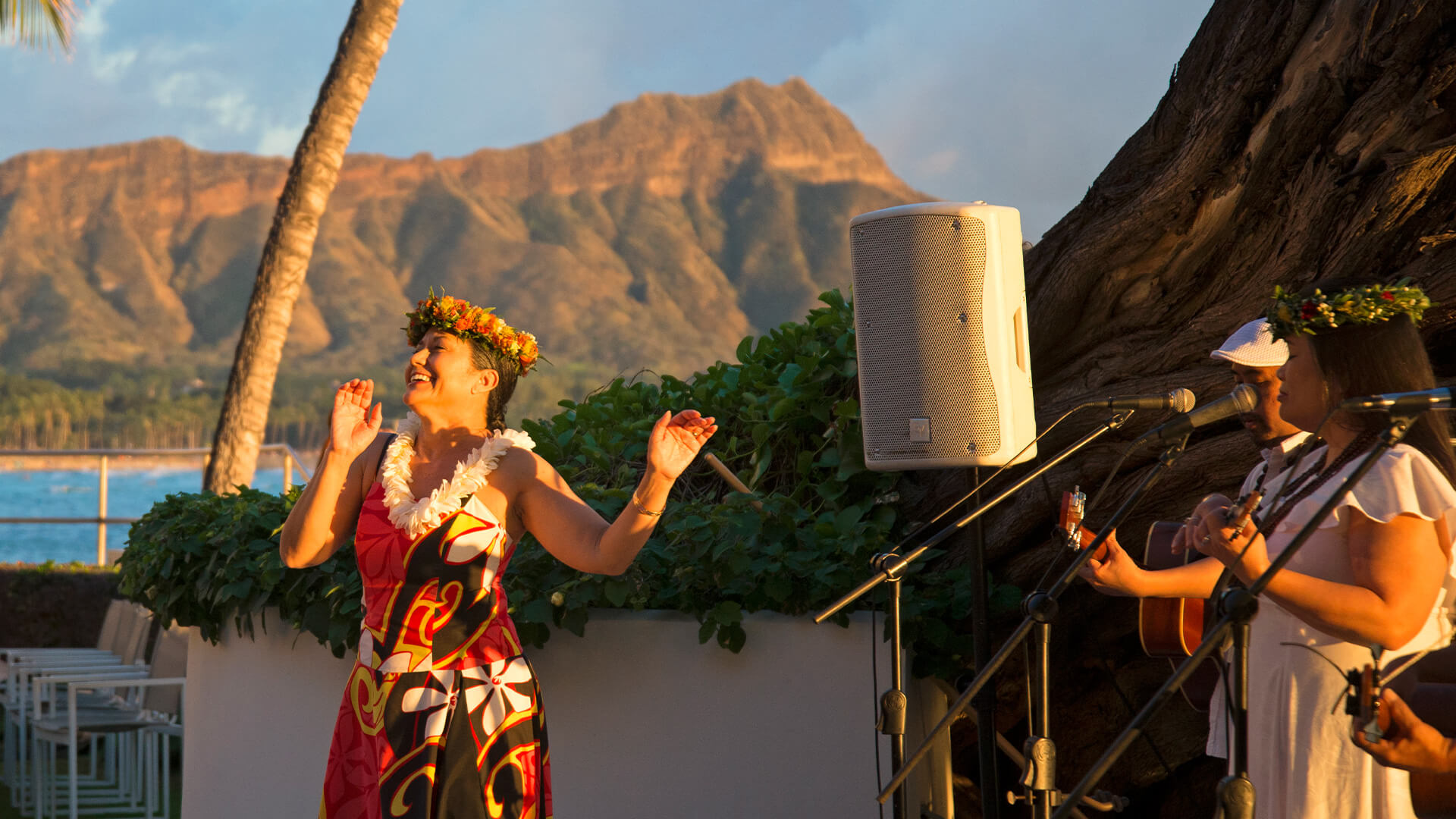 Live entertainment features Hawaiian music and hula